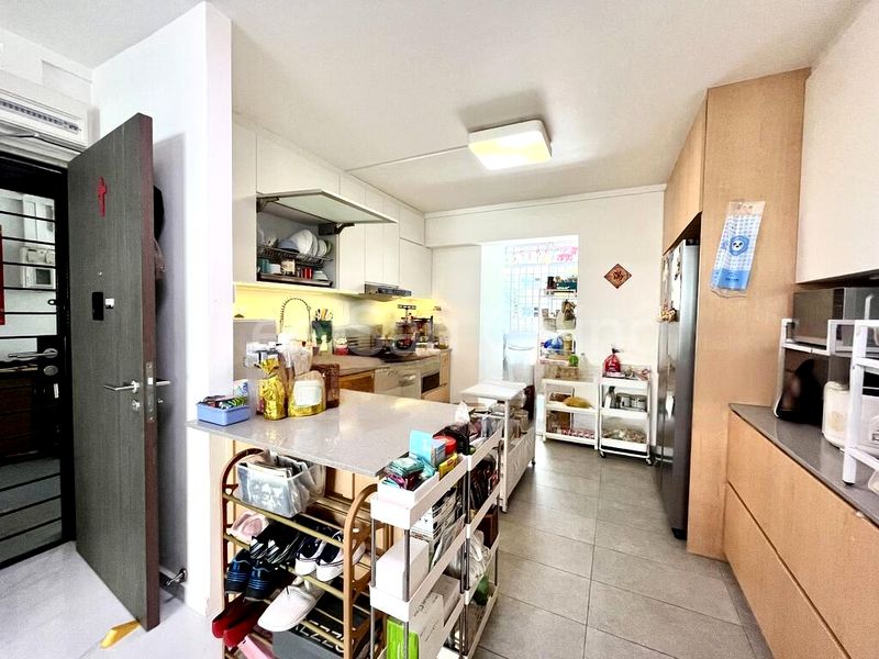 5 Room (5I) HDB for Sale in  422 Serangoon Central - Image 1